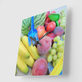 Zomerfruit, voeding, meloen, druiven, perziken, ba vierkante klok (Hoek)