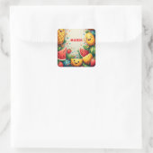 Zomerfruitframe met feestconfetti-achtergrond 🍓 vierkante sticker (Tas)