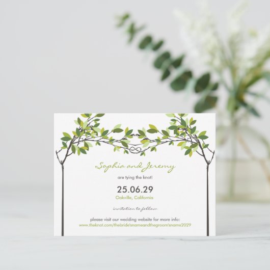 Zomergeknoopte liefdesbomen sparen de datum Briefk Aankondigingskaart (Staand voorkant)