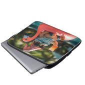 Zomergnoom in zonnebril op Flamingo Float Laptop Sleeve (Voorkant onderkant)