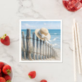 Zomerhoed van stro op strandhek servet (Insitu)