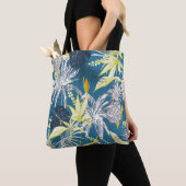 zomerkleurige tropische bosbladeren en vruchten  tote bag (Dichtbij)