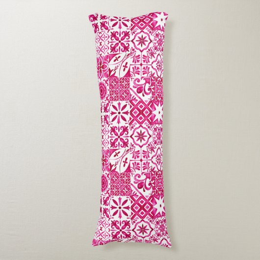 Zomermajolica rood Siciliaans Mediterraan Lichaamskussen (Voorkant Verticaal)