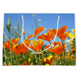 Zomers gevoel van wilde oranje bloemen. groot cadeauzakje