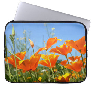 Zomers gevoel van wilde oranje bloemen. laptop sleeve