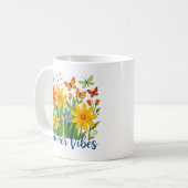 Zomerstemming bloemschikking met vlinders koffiemok (Voorkant links)