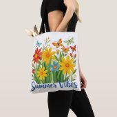 Zomerstemming bloemschikking met vlinders tote bag (Dichtbij)