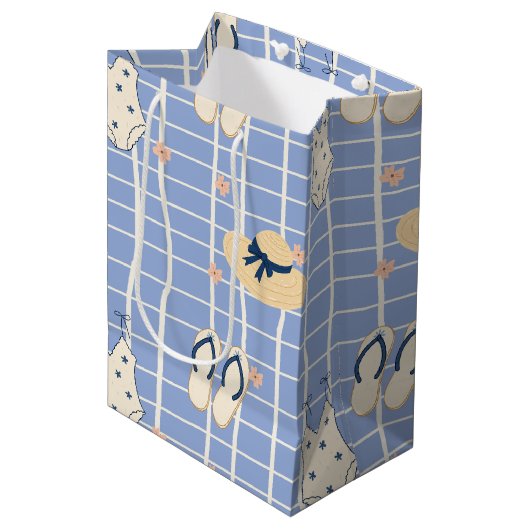 Zomerstrand Essentials Patroon (1) Medium Cadeauzakje (Voorkant Gekanteld)