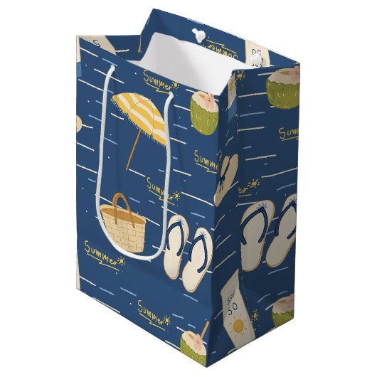 Zomerstrand Essentials Patroon (3) Medium Cadeauzakje (Voorkant Gekanteld)