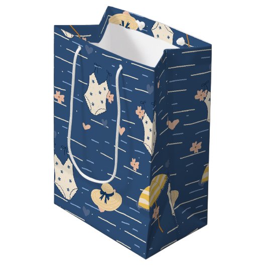 Zomerstrand Essentials Patroon (5) Medium Cadeauzakje (Voorkant Gekanteld)
