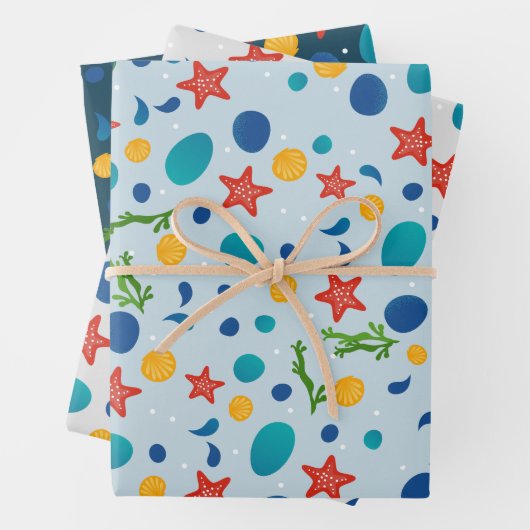 Zomerstrand met zeesterren, schelpen en steentjes inpakpapier vel (In situ)