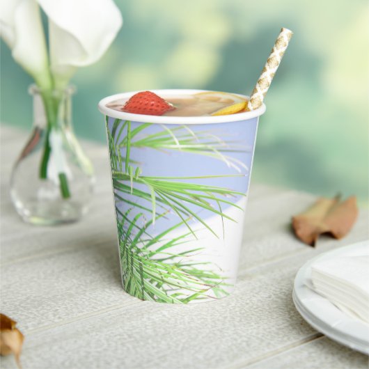 Zomfpalmboom laat Bleek groen deegsel over Papieren Bekers (Insitu)