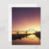 Zon die achter de brug van de Newport plaatst, Ore Briefkaart (Voorkant / Achterkant)