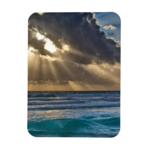 Zon die door wolken over Zee breekt Magneet