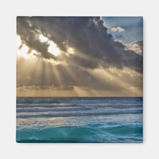 Zon die door wolken over Zee breekt Magneet (Voorkant)