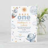 Zon eerste reis rond Sun Twin Boys 1e verjaardag Kaart (Staand voorkant)