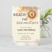 Zon en sterren stuiteren en spelen vierde verjaard kaart (Staand voorkant)