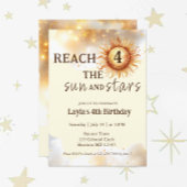 Zon en sterren stuiteren en spelen vierde verjaard kaart