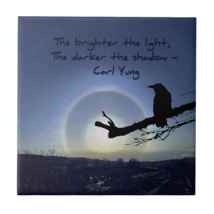 Zon Halo boven Wales met een Raven keramische Tege Tegeltje