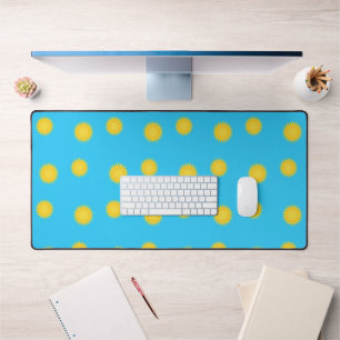 Zon in helder blauw hemelpatroon bureaumat
