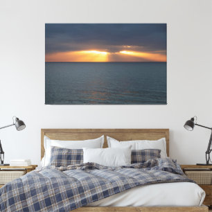 Zon over de oceaan die door de wolken breekt canvas afdruk