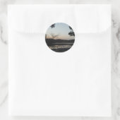 Zon plaatsen, rijzende maan boven Arrowiad Ronde Sticker (Tas)