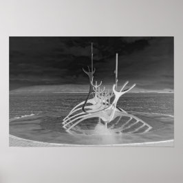 Zon Voyager Beeldhouwwerk, IJsland, Omgekeerde Z/W Poster