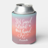 Zon Zand Drank in mijn Hand Typografie Monogram Blikjeskoeler (Blikje Voorkant)