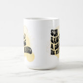 Zon, Zand, en Drink in Hand Koffiemok (Center)