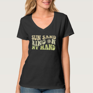 Zon Zand Ring Aan Mijn Hand Groovy Meidenavakantie T-shirt