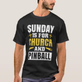 Zondag is voor kerk en bal t-shirt (Voorkant)