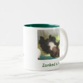 'Zonked out'. Tweetone Mok (Voorkant rechts)