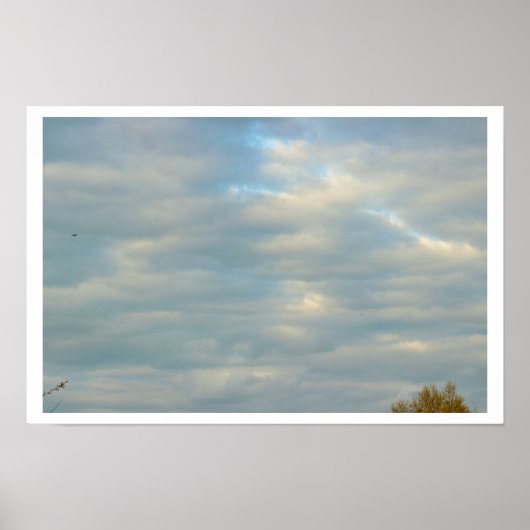 Zonlicht dat door de wolken schijnt Poster (Voorkant)