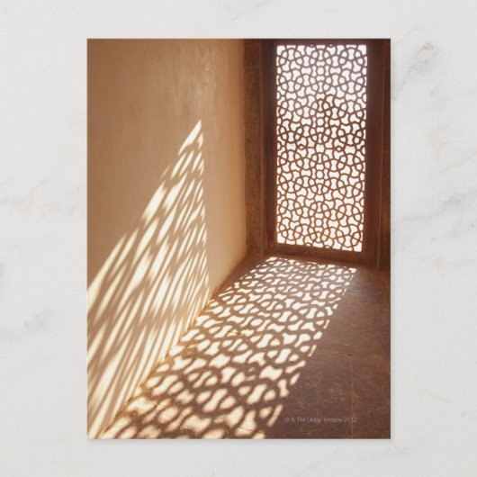 Zonlicht dat door decoratief venster komt briefkaart (Voorkant)