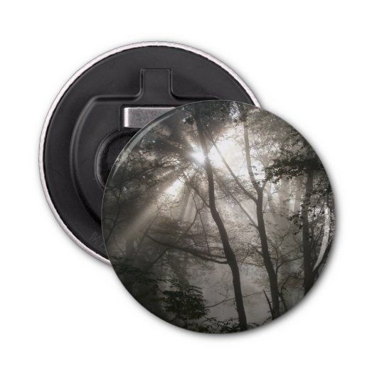 Zonlicht door bomen Dark Woodland Button Flesopener (Voorkant)