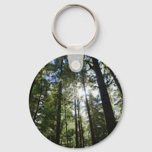 Zonlicht door dennenbomen sleutelhanger