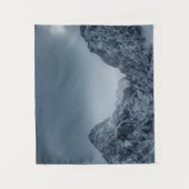 Zonlicht en donkere wolken over sneeuwberggebieden wandkleed (Voorkant)