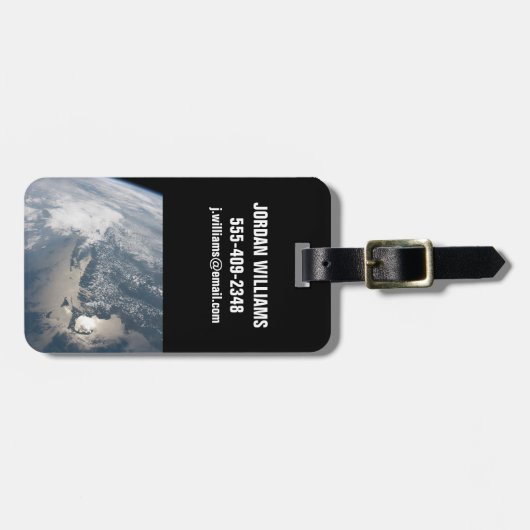 Zonlicht op het water van de aarde. bagagelabel (Voorkant horizontaal)