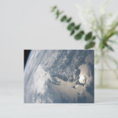 Zonlicht op het water van de aarde. briefkaart (Staand voorkant)