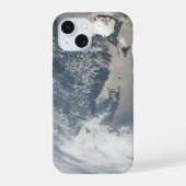 Zonlicht op het water van de aarde. iPhone 15 case (Achterkant)