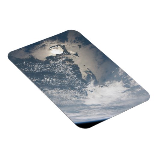 Zonlicht op het water van de aarde. magneet (Rechterzijde)