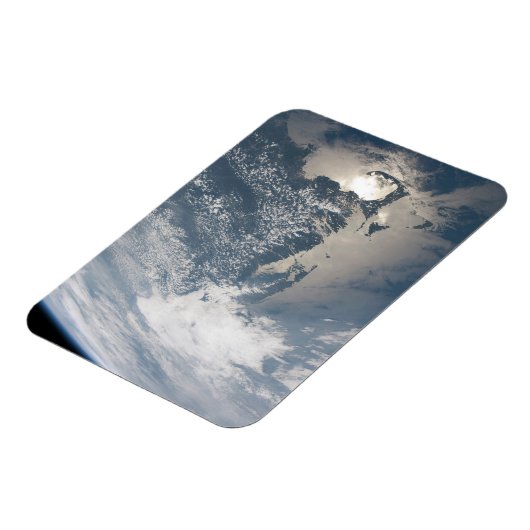 Zonlicht op het water van de aarde. magneet (Linkerzijde)