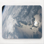 Zonlicht op het water van de aarde. muismat (Voorkant)