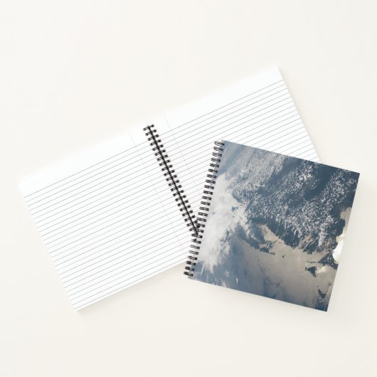 Zonlicht op het water van de aarde. notitieboek (Binnen)