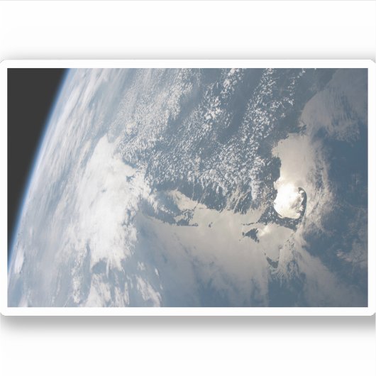 Zonlicht op het water van de aarde. sticker (Voorkant)