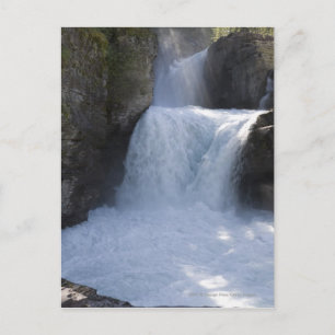Zonlicht op Watervallen aan de Kant van een Berg Briefkaart