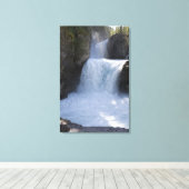 Zonlicht op watervallen aan de zijkant van een ber canvas afdruk (Insitu (Houten vloer))