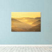 Zonlicht schijnt in de ochtend mist canvas afdruk (Insitu (Houten vloer))