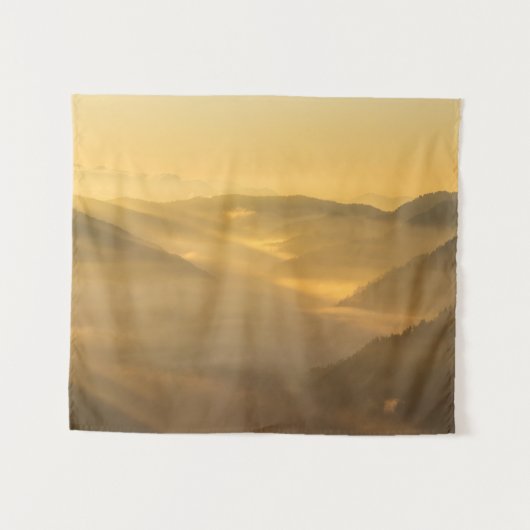 Zonlicht schijnt in de ochtend mist wandkleed (Voorkant (horizontaal))