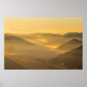 Zonlicht schijnt op ochtendmist poster (Voorkant)